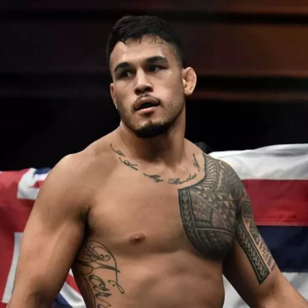 Брэд Таварес объяснил временное исключение из ростера UFC после победы и подтвердил переподписание контракта