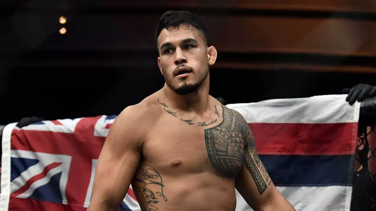 Preview Брэд Таварес объяснил временное исключение из ростера UFC после победы и подтвердил переподписание контракта
