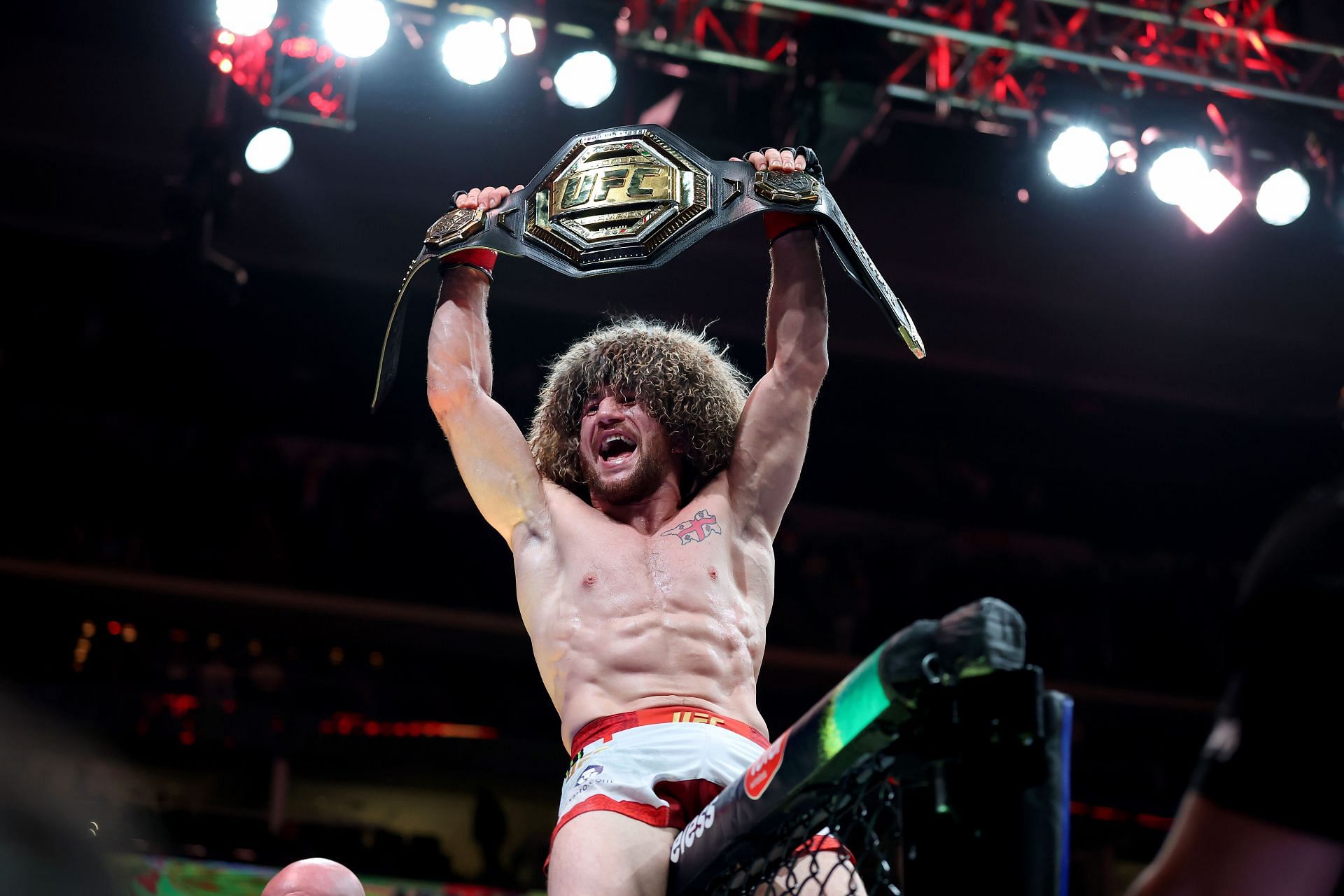 Preview Мераб Двалишвили празднует победу на UFC 316 с фанатами в Грузии: парад на автобусе с открытым верхом