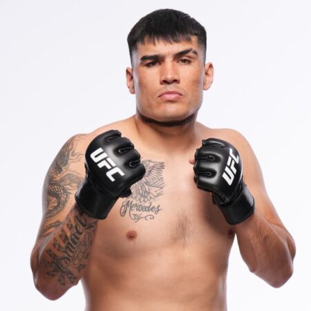 Ветеран UFC с 12 боями шокирующе уволена после того, как соперница провалила взвешивание на 4,5 кг