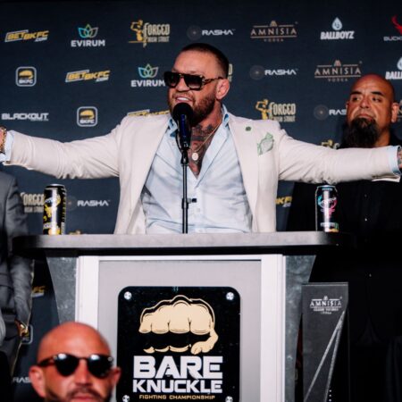 МакГрегор говорит Перри «танцуй для меня» на фоне анонса новых звезд BKFC