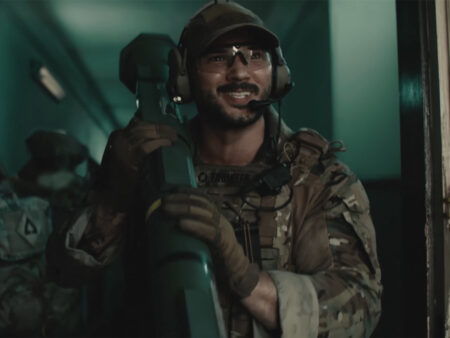 Звезда UFC Пэдди Пимблетт появился в новом трейлере «Battlefield» вместе с Заком Эфроном
