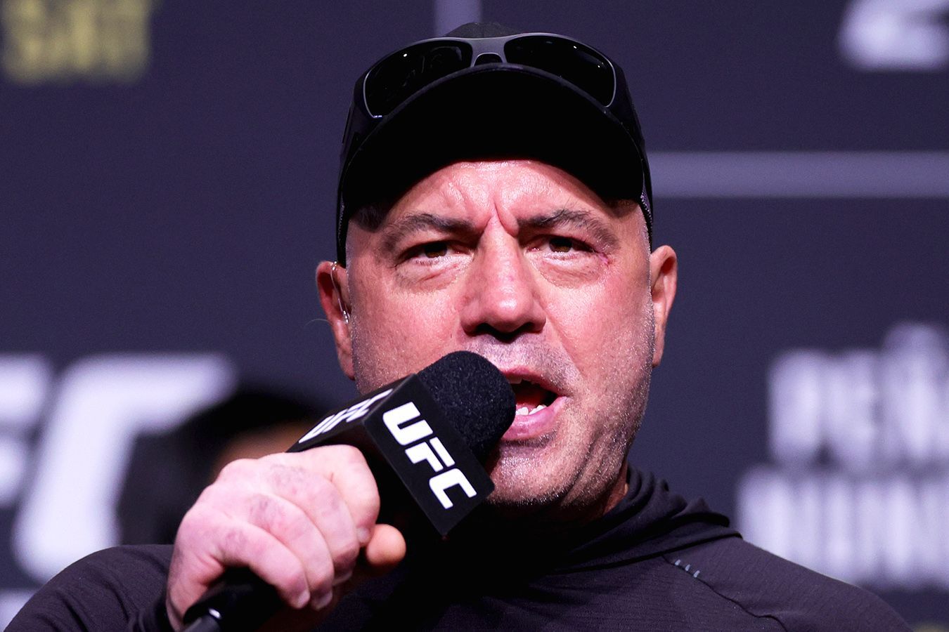 Preview Джо Роган возвращается в команду комментаторов UFC 320, подтверждено возвращение любимой фанатами репортерши