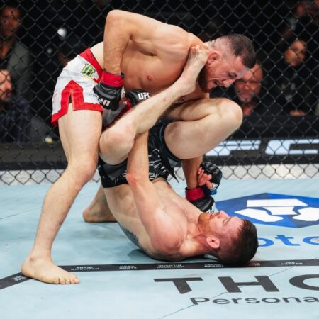 Кори Сэндхаген делает суровое предупреждение Мерабу Двалишвили во время напряженной стычки на UFC 320