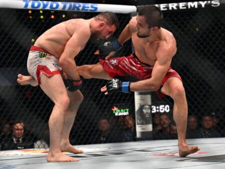 Ти Джей Дилашоу: Умар Нурмагомедов правильно боролся с Мерабом Двалишвили