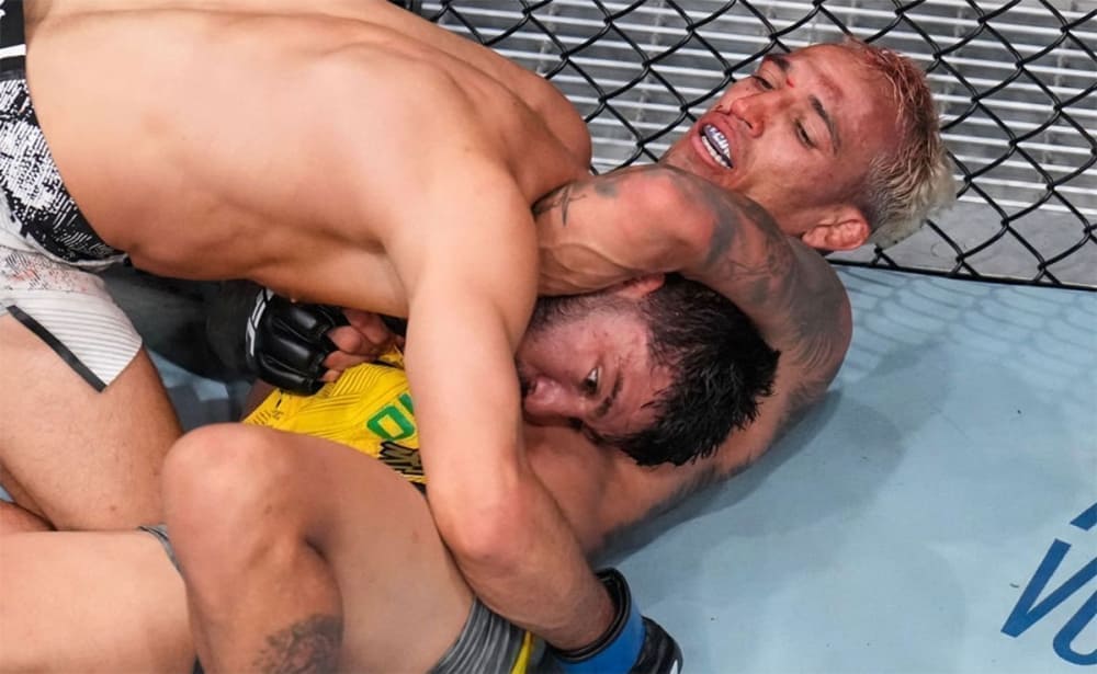 Preview Чарльз Оливейра шокировал Джо Рогана «потрясающим» финишем, одержав одну из редчайших побед в истории UFC