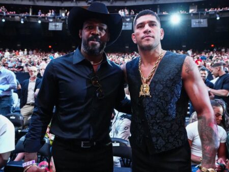 Фанаты в шоке: Предварительные коэффициенты на бой Перейры против Джонса показывают явного фаворита