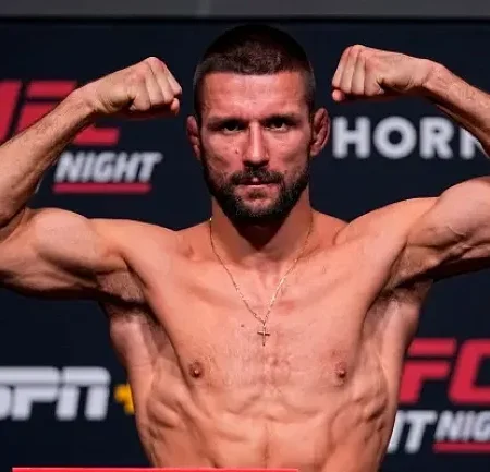 Матеуш Гамрот устанавливает впечатляющий рекорд UFC, завершив бой с опытным ветераном за 65 секунд