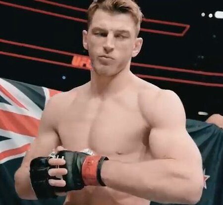 Дэн Хукер анонсировал необычный рождественский турнир по боксу для «отцов без опыта боев»