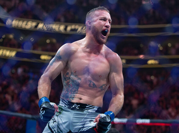 Джастин Гейджи чуть не был нокаутирован одноруким бойцом в первой защите мирового титула