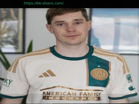 Neuer and Ochoa Modify 2026 Goalkeeper Kits for Short Sleeves