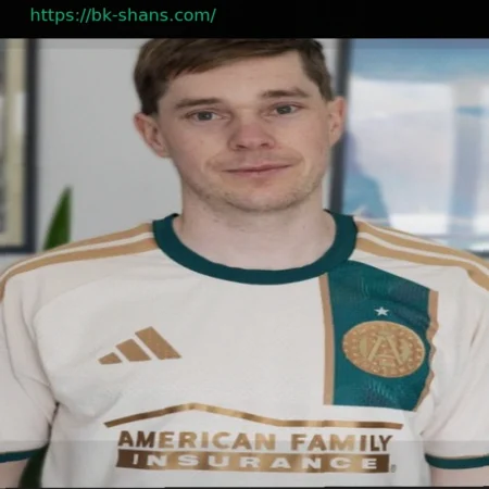 Neuer and Ochoa Modify 2026 Goalkeeper Kits for Short Sleeves